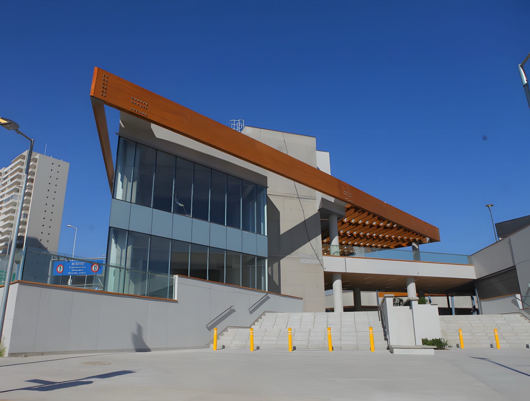 Centro Comercial Parque Angamos